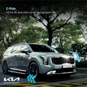KIA NEW CARNIVAL HYBRID bầu trời công nghệ 7 chỗ, 8 chỗ của đại gia đình và doanh nghiệp 14 KIA NEW CARNIVAL HYBRID bầu trời công nghệ 7 chỗ, 8 chỗ của đại gia đình và doanh nghiệp CÔNG NGHỆ E-HANDLING GIÚP TĂNG ĐỘ PHẢN HỒI VÔ LĂNG VÀ ỔN ĐỊNH THÂN XE KHI CHUYỂN HƯỚNG HOẶC RA VÀO CUA Kia New Carnival Hybrid được trang bị công nghệ E-Handling - 1 trong 3 tính năng vượt trội của hệ thống công nghệ E-VMC kiểm soát chuyển động giúp ổn định thân xe hoàn toàn mới được ứng dụng riêng cho các dòng xe Hybrid của Kia, giúp người lái kiểm soát tối đa khả năng vận hành trong suốt quá trình di chuyển thông qua động cơ Hybrid. E-Handling là tính năng công nghệ tăng cường độ phản hồi vô lăng và ổn định thân xe New Carnival Hybrid khi chuyển hướng hoặc ra vào cua nhờ khả năng điều chỉnh mô-men xoắn thông qua động cơ điện, giúp tăng độ bám đường và cải thiện đáng kể hiệu suất xử lý đánh lái chuyển hướng tại các góc cua cũng như việc ổn định thân xe sau khi thoát cua. Tính năng công nghệ E-Handling hiện đại trên Kia New Carnival Hybrid mang đến sự nâng tầm trải nghiệm giúp chủ sở hữu tự tin làm chủ tay lái và thoải mái tận hưởng những chuyến hành trình êm ái, đầm chắc trên mọi cung đường. Đến showroom Kia Bình Dương để trải nghiệm ngay Kia New Carnival Hybrid và khám phá công nghệ E-VMC với 3 tính năng hiện đại ngay hôm nay!
